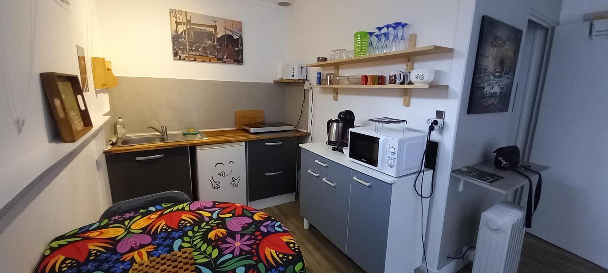 Appartement/studio Dans Petite Calme